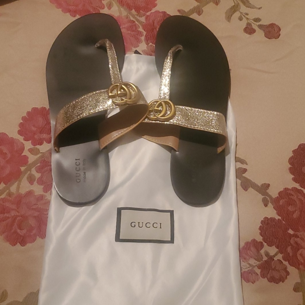 Gucci sandals in gold
